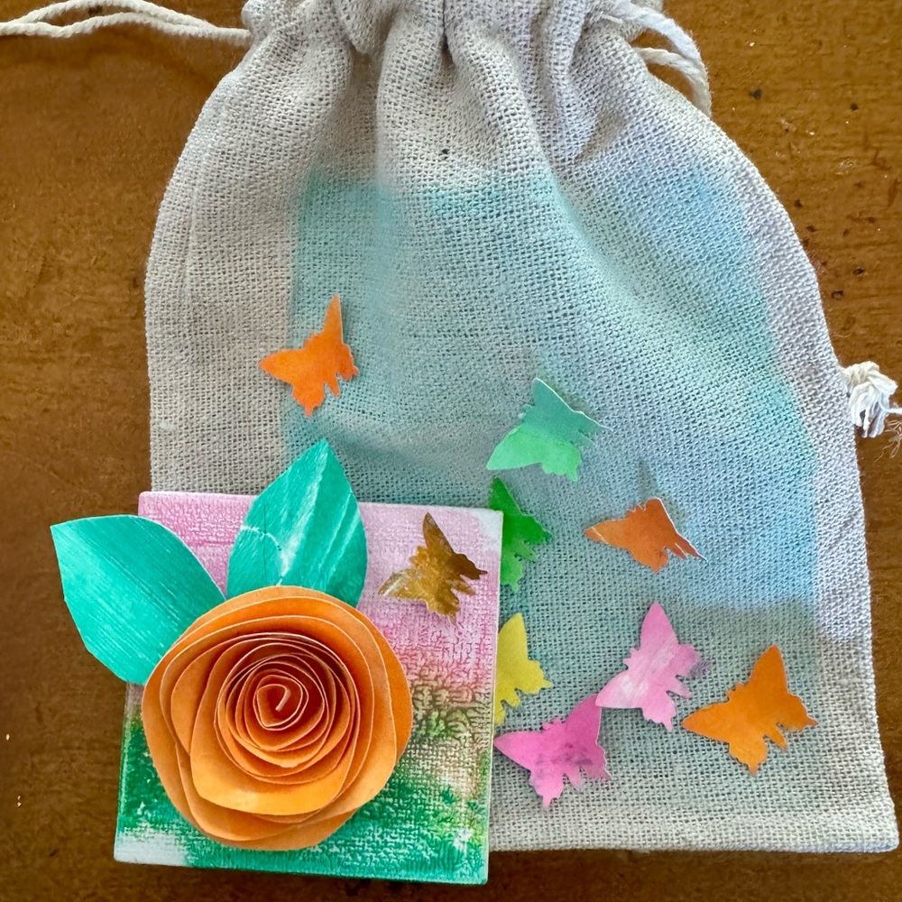 Hand painted cavas flower magent and gift bag